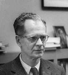 220px-B.F._Skinner_at_Harvard_circa_1950.jpg#s-220,241