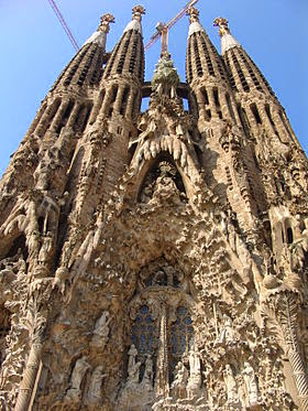 280px-SagradaFamiliaWeihnachtsfassade.jpg#s-280,373