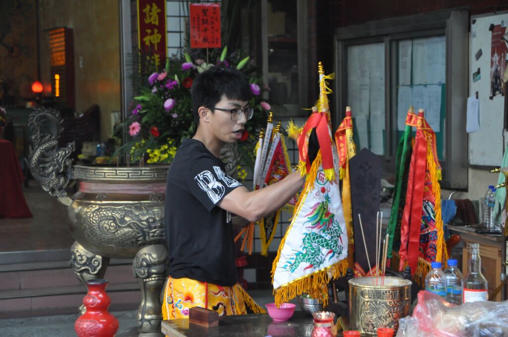 耶穌可以拿香拜~~~
